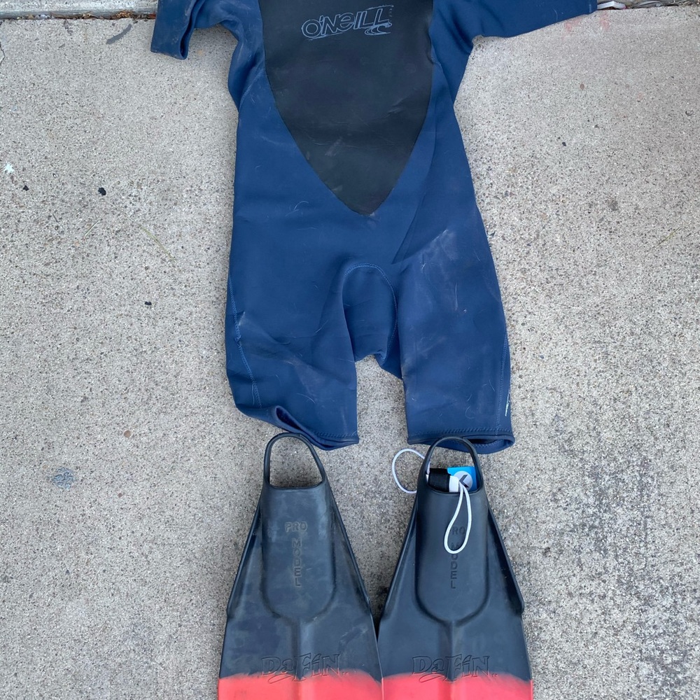O'Neil wetsuit and da fin flippers